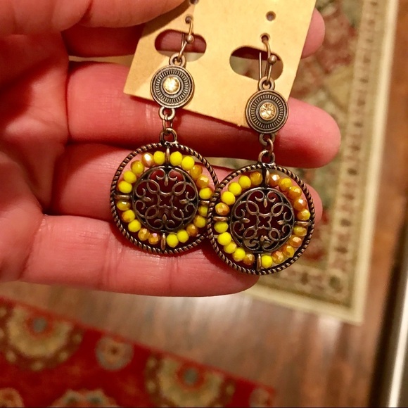 Bohemian bronzed yellow beaded dangle earrings - Picture 2 of 2